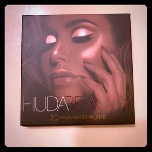 Huda Beauty Highlighter Pallette in Golden Sands